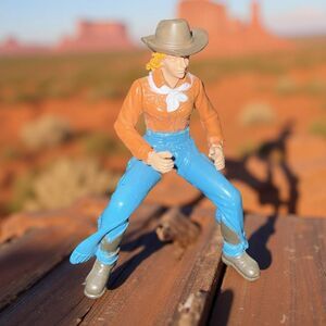 Cowgirl Cowboy Plastic Toy Figure Wild West Western Rodeo 3" A33